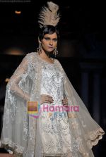 Model walk the ramp for Suneet Varma Show at HDIL India Couture Week, Grand Hyatt, Mumbai on 15th Oct 2009 (3).JPG