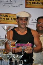 Salman Khan promote Main Aur Mrs Khanna in Atria Mall, Mumbai on 16th Oct 2009 (12).JPG