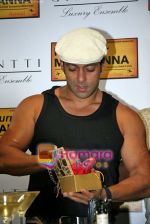 Salman Khan promote Main Aur Mrs Khanna in Atria Mall, Mumbai on 16th Oct 2009 (4).JPG