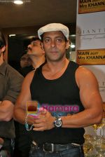 Salman Khan promote Main Aur Mrs Khanna in Atria Mall, Mumbai on 16th Oct 2009 (9).JPG