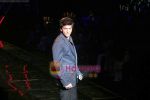 Shahrukh Khan walk the ramp for  Karan Johar Show in HDIL Couture Week, Mumbai on 16th Oct 2009 (4).JPG