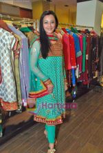 Nausheen Sardar Ali at Amara store to promote designers Archana Kocchar, Meera Mahadevia and Neyomi Khaitan in Amara on 22nd Oct 2009 (4).JPG