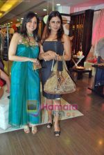 Nisha Jamwal at Amara store to promote designers Archana Kocchar, Meera Mahadevia and Neyomi Khaitan in Amara on 22nd Oct 2009 (5).JPG