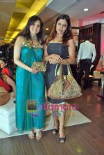 Nisha Jamwal at Amara store to promote designers Archana Kocchar, Meera Mahadevia and Neyomi Khaitan in Amara on 22nd Oct 2009 (7).JPG
