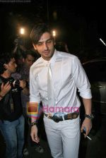 Zayed Khan at Hrithik_s mom Pinky Roshan_s bash in Juhu Residence on 25th Oct 2009 (86).JPG