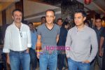 Vidhu Vinod Chopra, Rajkumar Hirani, Aamir Khan at the unveiling of movie 3 Idiots in Metro Big Cinemas, Mumbai on 30th Oct 2009 (5).JPG