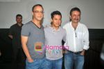 Vidhu Vinod Chopra, Rajkumar Hirani, Aamir Khan at the unveiling of movie 3 Idiots in Metro Big Cinemas, Mumbai on 30th Oct 2009 (8).JPG