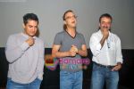 Vidhu Vinod Chopra, Rajkumar Hirani, Aamir Khan at the unveiling of movie 3 Idiots in Metro Big Cinemas, Mumbai on 30th Oct 2009 (9).JPG