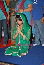 Priyanka Chopra at father Ashok Chopra_s kirtan event in Chakala on 31st Oct 2009 (10).JPG