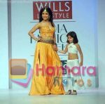 Shibani Kashyap at Wills India Fashion Week on 25th Oct 2009.jpg