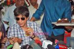 Shahrukh Khan_s bday press meet in Mannat on 2nd Nov 2009 (4).JPG