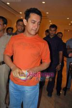 Aamir Khan at 3 Idiots first song introduced to media in Intercontinental on 5th Nov 2009 (13).JPG