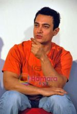Aamir Khan at 3 Idiots first song introduced to media in Intercontinental on 5th Nov 2009 (20).JPG