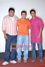 Aamir Khan, Sharman Joshi, Madhavan at 3 Idiots first song introduced to media in Intercontinental on 5th Nov 2009 (13).JPG