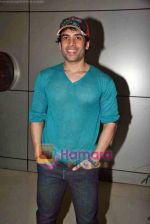 Tusshar Kapoor at Cut-a-thon hair cut event all day in Oberoi Mall on 8th Nov 2009 (8).JPG