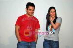 Kareena Kapoor, Aamir Khan at 3 Idiots press meet with new song introduction in Inter Continental on 12th Nov 2009 (19).JPG