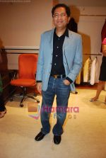 at Narendra Kumar Ahmed_s men_s collection launch in AZA on 14th Nov 2009 (10).JPG