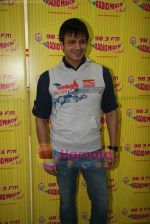 Vivek Oberoi promotes film Kurbaan at Radio Mirchi station on 17th Nov 2009 (11).JPG