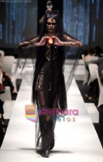 at Tarun Tahiliani and Malini Ramani showcase at Jakarta Fashion Week on 15th Nov 2009 (130).JPG