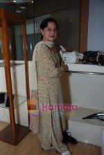 Tanuja at Nisha Sagar_s birthday bash at her Juhu Studio on 21st Nov 2009 (2).JPG