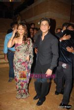 Shahrukh Khan, Gauri Khan at Shilpa Shetty and Raj Kundra_s wedding reception in Mumbai on 24th Nov 2009 (121).JPG