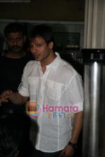 Vivek Oberoi visits Leopold cafe to pay tribute to 26-11 victims in Mumbai on 26th Nov 2009 (6).JPG