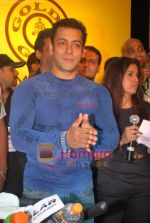 Salman Khan at Gold_s Gym -Mega Spinnathon 2009 in Banstand, Bandra on 1st Dec 2009 (18).JPG
