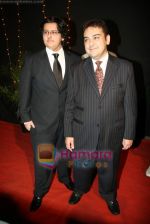 Adnan Sami, Azaan Sami at GR8 Indian Television Awards on 1st Dec 2009 (147).JPG
