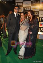 Abhishek Bachchan, Vidya Balan, Aishwarya Rai at Paa premiere in Mumbai on 3rd Dec 2009 (13).JPG