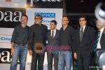 Amitabh Bachchan, Aamir Khan, Vidhu Vinod Chopra, Jeetendra at Paa premiere in Mumbai on 3rd Dec 2009 (2)~0.JPG
