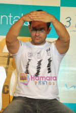 Aamir Khan at Pantaloons 3 Idiots fashion show in Phoneix Mill on 4th Dec 2009 (40).JPG