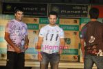 Madhavan, Aamir Khan, Sharman Joshi at Pantaloons 3 Idiots fashion show in Phoneix Mill on 4th Dec 2009 (4).JPG