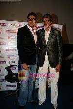 Amitabh Bachchan, Abhishek Bachchan watch Paa with Kids in Fame Adlabs, Mumbai on 7th Dec 2009 (28).JPG