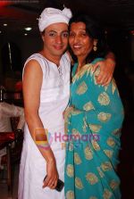 Rohit Verma at Sandip Soparkar weds Jesse Randhawa in Isckon on 12th Dec 2009 (4).JPG