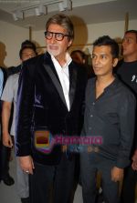 Amitabh Bachchan, Vikram Phadnis at the Launch of VIKRAM PHADNIS boutique with Malaga  launches his exclusive boutique in Juhu on 12th Dec 2009 (5).jpg