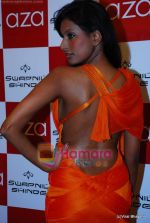 Swapnil Shinde dresses record breaking models at a single event in Kemps Corner on 14th Dec 2009 (48).JPG