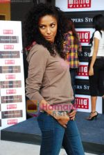 Diandra Soares at Mustang Jeans launch in Shoppers Stop, Juhu on 15th Dec 2009 (4).JPG