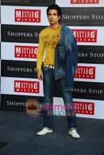 at Mustang Jeans launch in Shoppers Stop, Juhu on 15th Dec 2009 (15).JPG