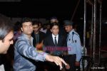 Shahrukh Khan at Police show in Andheri Sports Complex on 19th Dec 2009 (5).JPG