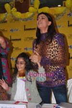 Sushmita Sen at Shobha De_s book- S Secret launch in Landmark, Infinity Mall on 21st Dec 2009 (10).JPG