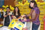 Sushmita Sen, Shobha De at Shobha De_s book- S Secret launch in Landmark, Infinity Mall on 21st Dec 2009 (25).JPG