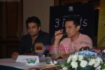 Madhavan, Aamir Khan at 3 Idiots press meet in Taj Land_s End on 22nd Dec 2009 (11).JPG