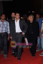 Salman Khan at 3 Idiots premiere in IMAX Wadala, Mumbai on 23rd Dec 2009 (10).JPG