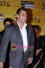 Salman Khan at 3 Idiots premiere in IMAX Wadala, Mumbai on 23rd Dec 2009 (14).JPG