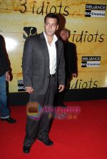 Salman Khan at 3 Idiots premiere in IMAX Wadala, Mumbai on 23rd Dec 2009 (5).JPG
