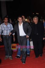 Salman Khan at 3 Idiots premiere in IMAX Wadala, Mumbai on 23rd Dec 2009 (9).JPG