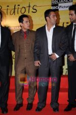 Aamir Khan, Salman Khan at 3 Idiots premiere in IMAX Wadala, Mumbai on 23rd Dec 2009 (10).JPG