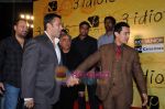 Aamir Khan, Salman Khan at 3 Idiots premiere in IMAX Wadala, Mumbai on 23rd Dec 2009 (74).JPG