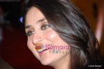 Kareena Kapoor at 3 Idiots premiere in IMAX Wadala, Mumbai on 23rd Dec 2009 (7).JPG