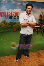 Uday Chopra at Pyaar Impossible photo shoot in Yash Raj on 25th Dec 2009 (12).JPG